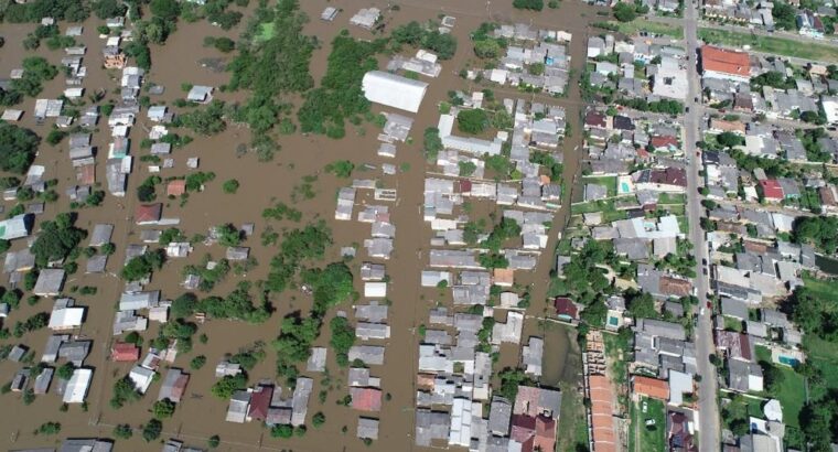 Cidade no RS fica embaixo d’água após temporais; veja imagens