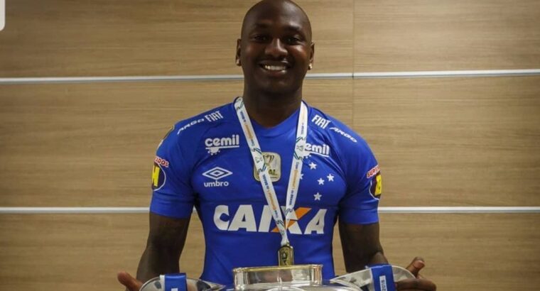Sassá, ex-Cruzeiro, se arrepende de soco em Mayke: “Doeu muito“